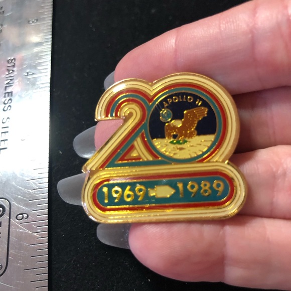 NASA Apollo 11 20th anniversary 1969-1989 enamel lapel pin - Picture 2 of 5